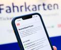 Bild: Julian Stratenschulte/dpa
Kommt bald die kleine Schwester des Deutschlandtickets? (lllustration)