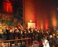 Bild: Renate Gradl
Bei einsetzender Dunkelheit wurde beim Gospelkonzert in der Grafenwöhrer Friedenskirche auch das Kreuz rot angestrahlt – das sorgte für tolle Stimmung.