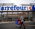 Bild: Loic Venance/AFP/dpa
Der Supermarktkette Carrefour machen die Unruhen in Frankreich zu schaffen (Archivbild)