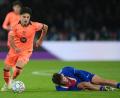 Bild: Thibault Camus/AP/dpa
Paris-Star Kwarazchelia (r) fällt mit einem Kreuzbandriss aus.