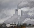 Bild: Patrick Pleul/dpa
Die Idee hinter dem Emissionshandelssystem: Wer mehr Treibhausgase ausstößt, braucht auch mehr Zertifikate. (Archivbild)