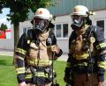 Bild: Ilias-Maurice Ziergiebel 
Einsatzkräfte der Feuerwehr Tirschenreuth in voller Montur. Die Ausrüstung schützt, wie hier bei Übungen, aber auch im Ernstfall vor enormer Hitze, Flammen und giftigen Abgasen.