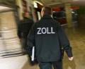Symbolbild: Nicolas Armer/dpa
in Regensburg haben Zollbeamte mehrere Objekte durchsucht.
