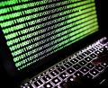 Symbolbild: Oliver Berg/dpa
Cyberangriffe können für Unternehmen teuer werden. Sichere Passwörter, regelmäßige Updates und Datensicherungen helfen, das Risiko zu verringern.