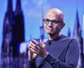 Bild: Oliver Berg/dpa
Der Vorstandsvorsitzende von Microsoft, Satya Nadella, wirbt um das Vertrauen europäischer Kunden.