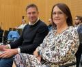 Bild: wüw
Barbara Šišková mit dem Journalisten Jan Nowák im Gerichtssaal in Weiden. Die beiden Tschechen haben eine Menge zur Aufklärung des Müllskandals beigesteuert.