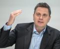 Bild: Georgios Kefalas/KEYSTONE/dpa
Roche-Chef Thomas Schinecker sieht Europa im Hintertreffen. (Archivbild)