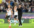 Bild: Federico Gambarini/dpa
Nationalmannschaftskapitän Joshua Kimmich (links) und Bundestrainer Jürgen Klopp. (Archivbild)