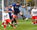Bild: Gerhard Büttner
Felix Behnke, hier am Ball in einem Punktspiel der vergangenen Saison, hat am vergangenen Samstag einen Kreuzbandriss erlitten. Der Kapitän der SpVgg SV Weiden fällt die gesamte restliche Saison aus.