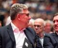 Bild: Florian Wiegand/dpa
Axel Hellmann und Markus Krösche bei der Mitgliederversammlung.
