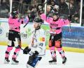 Bild: Hubert Ziegler
Roberts Baranovskis (links) vom ERSC Amberg jubelt mit Lukas Salinger (rechts). Auch am Wochenende möchte man bei den Wild Lions feiern.