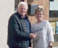 Bild: Manuel Fehr
Markus Friedrich und Tanja Schultes bei der Schlüsselübergabe vor dem Werkhof in Tirschenreuth.