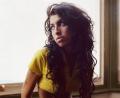 Bild: Mischa Richer/UMR/Island/dpa
Amy Winehouse auf einem Foto aus der Zeit von „Back to Black“. Zum 20. Jubiläum ist das Kultalbum neu aufgelegt worden. (Handout)