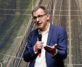Bild: Carsten Koall/dpa
Der Chef der DB InfraGo, Philipp Nagl, hofft auf mehr Pünktlichkeit nach der Sanierung besonders heikler Strecken ab 2029. (Archivbild)