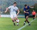 Bild: Hannah Dirscherl
Nico Braunschläger (rechts/Szene aus einem früheren Spiel) traf zwei Mal für die SpVgg SV Weiden II beim 4:2 in Hahnbach.