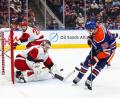 Bild: Codie McLachlan/The Canadian Press/AP/dpa
Leon Draisaitl (r.) steuerte fünf Scorerpunkte zum Oilers-Sieg bei.