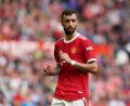 Bild: Martin Rickett/PA Wire/dpa
Während Bruno Fernandes mit Manchester United in Como verlor, wurde im Haus des Fußball-Profis eingebrochen. (Archivbild)