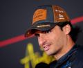 Bild: Bradley Collyer/PA Wire/dpa
Sainz äußert Bedenken wegen des Iran-Kriegs.