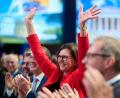 Bild: Sven Hoppe/dpa
Von den Delegierten gibt es Jubel für Ilse Aigner.