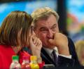 Bild: Peter Kneffel/dpa
Ilse Aigner (CSU), Präsidentin des bayerischen Landtags, und Markus Söder, CSU-Vorsitzender, sitzen beim CSU-Parteitag nebeneinander und unterhalten sich.