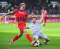 Bild: Jan-Philipp Strobel/dpa
Liefern sich ein umkämpftes Duell: Heidenheims Mikkel Kaufmann und Energie-Profi Tim Campulka.