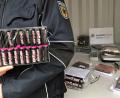 Symbolbild: Gregor Bauernfeind/dpa
Grenzpolizisten haben bei Kontrollen im Raum Waldsassen 564 Feuerwerkskörper und drei verbotene Waffen sichergestellt.