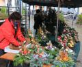 Bild: Konrad Rosner
Grabgestecke und Grabschmuck waren die "Renner" beim Kirchweihmarkt in Tirschenreuth.