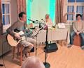 Bild: Johann Bauer
Eine Lesung mit Sebastian Thomann, musikalisch untermalt von den Brüdern Markus (links) und Tobias Raith rundete die Feierlichkeiten ab.
