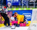 Bild: Tobias Neubert
Maximilian Brunner (pinkes Trikot) und die Blue Devils konnten den starken Freitagsauftritt in Kassel am Sonntag gegen die Lausitzer Füchse erneut nicht vergolden. Die Weidener sind weiter auf der Suche nach der eigenen Konstanz.