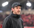 Bild: Harry Langer/dpa
Nachdenklich: Freiburgs Trainer Julian Schuster.