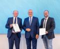 Bild: Alexandra Beier
Innenminister Joachim Herrmann hat die Firma Scherdel Wiesauplast Deutschland GmbH & Co. KG aus Wiesau als "Ehrenamtsfreundlicher Betrieb - Gemeinsam für mehr Sicherheit" ausgezeichnet.