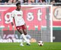 Bild: Harry Langer/dpa
Soll für den FC Augsburg trotz der rassistischen Beleidigungen gegen sich im DFB-Pokal auflaufen: Verteidiger Juma Bah.