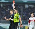 Bild: Swen Pförtner/dpa
Paderborns Laurin Curda sah noch vor der Pause die Rote Karte.