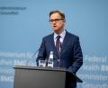 Bild: Fabian Sommer/dpa
Gesundheitsminister Linnemann möchte Pflegeleistungen künftig mehr steuern.