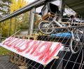 Bild: Michael Ukas/dpa
Studentinnen und Studenten blockierten am Mittwoch das Otto-Suhr-Institut der Freien Universität Berlin, um sich gegen Aufrüstung und Sozialkürzungen zu stellen. Die Aktion wurde von der Initiative „Gen Z regelt“ organisiert.