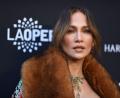 Bild: Richard Shotwell/Invision/AP/dpa
Popstar Jennifer Lopez schuf eigenen Angaben zufolge nach dem Auszug ihrer Kinder einige ihrer besten Songs. (Archivbild)