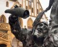 Bild: roa
Der Narr auf dem Amberger Marktplatzbrunnen schüttet sein Trinkhorn aus, doch es ist leer. Ein passendes Bild für die Haushaltslage der Stadt: Die Aufgaben werden mehr, die finanziellen Spielräume eng.