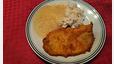 Bild: Jasmin Bauer
Schnitzel mit Reis und Apfelmus ist für viele eine sehr ungewöhnliche Kombination.