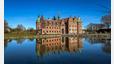 Bild: Wolfgang Stelljes/dpa
Schloss Egeskov auf der Insel Fünen: Hier fuhr der Dichter mit der Kutsche vor.