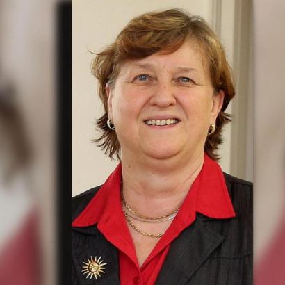 Amtsgerichtsdirektorin Petra Froschauer zum Angeklagten