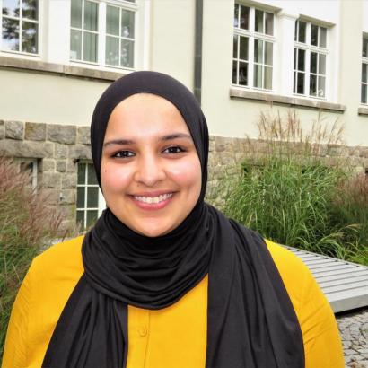 Kursleiterin Ahlam Bendadda-Erraji, geboren in Hessen und marokkanischer Abstammung