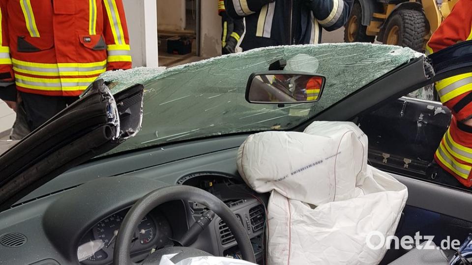 Ein ausgelöster Fahrer- und Beifahrerairbag.