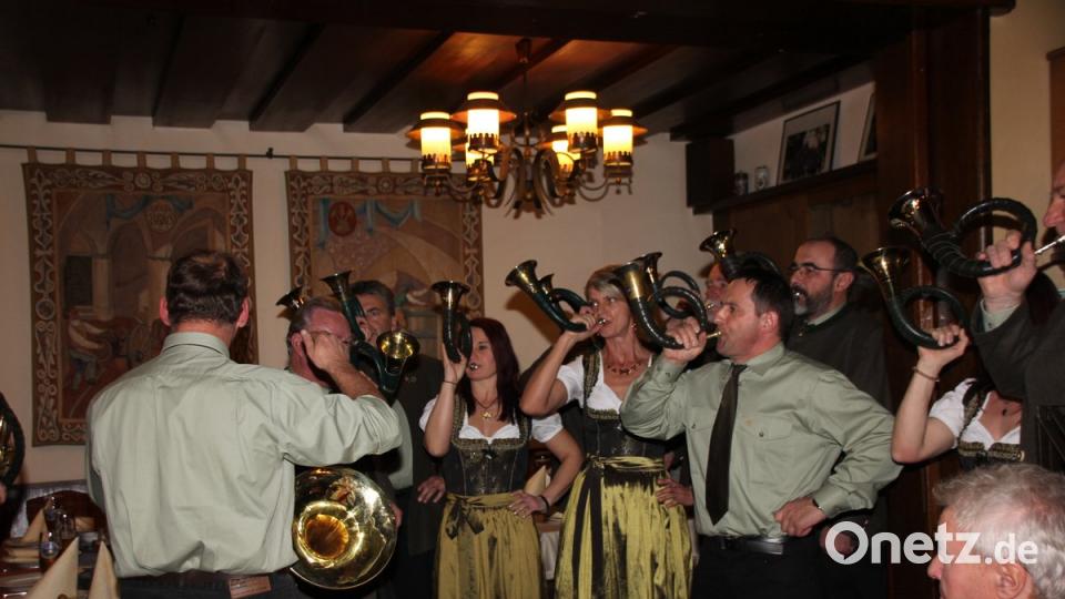 Die Jagdhornbläser der Kreisgruppe Oberviechtach hatten beim Gottesdienst in Stadlern und der anschließenden Hubertusfeier in Schönsee ihren großen Auftritt. 	Bilder: frd (2)