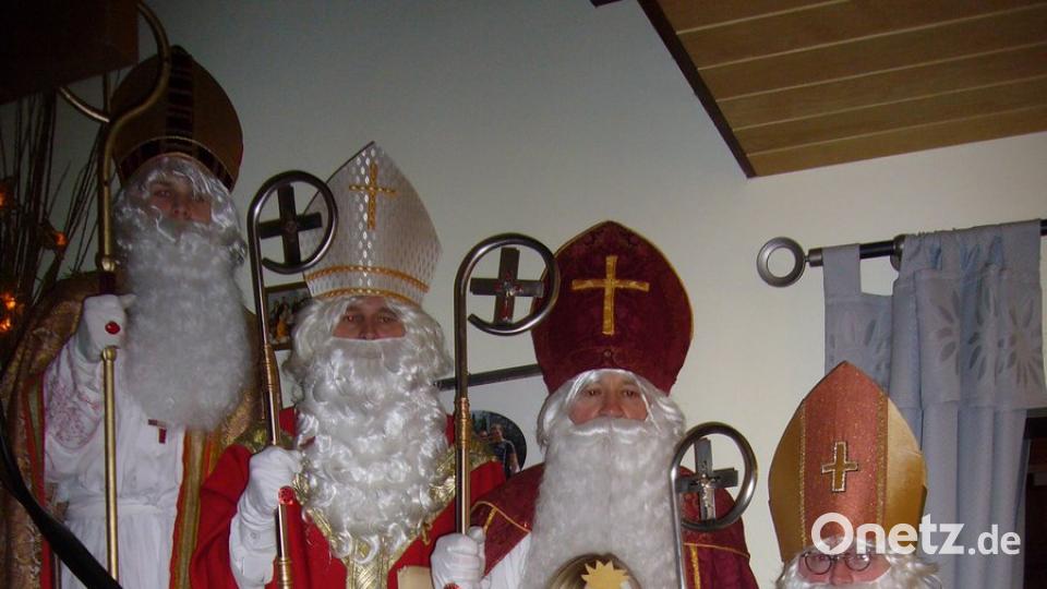 Heilige mit Engel (von links): Valentin Schlosser, Gerhard Rauch, Klaus Schödl, Krissi Schlosser, Peter Ertl. 	Bilder: hcz (2)