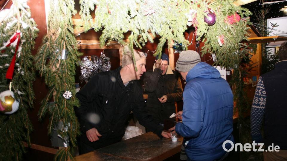 Heißer Glühwein sorgte für behagliche Wärme von innen. Bild: wro