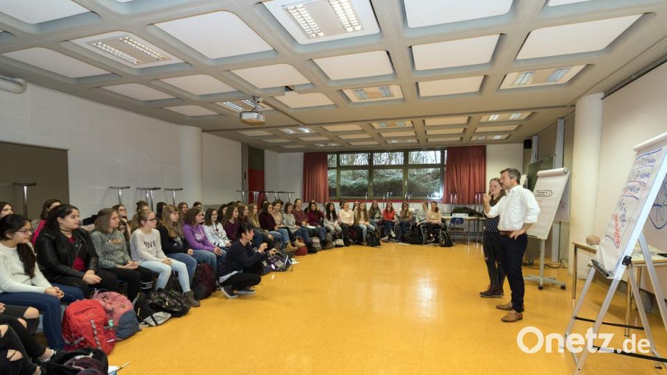 Gedächtnistrainer Markus Hofmann zu Gast im EllyHeussGymnasium