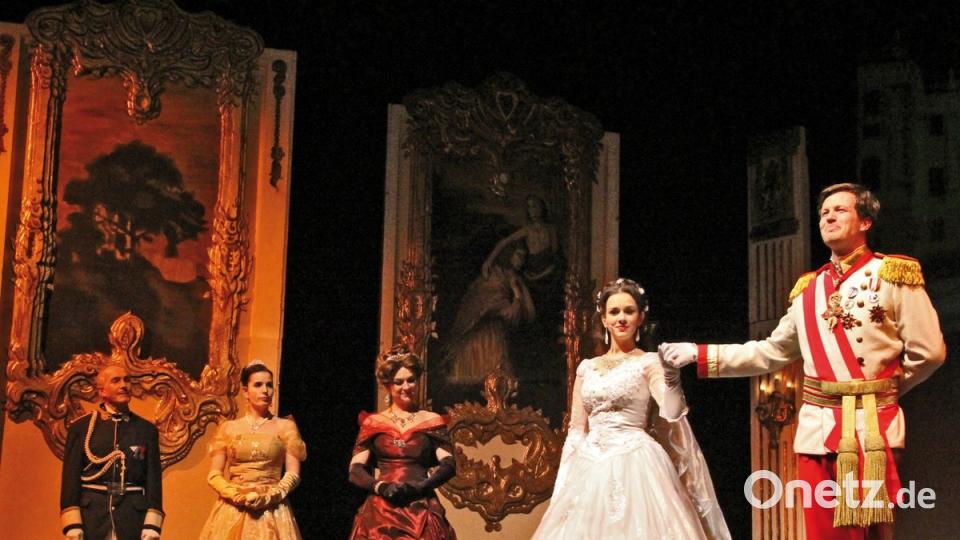 Eine Wiedersehen mit Sissi im Musical und jede Menge prächtiger Kostüme: Das gibt es am 26. Januar in Neunburg. 	Bild. exb