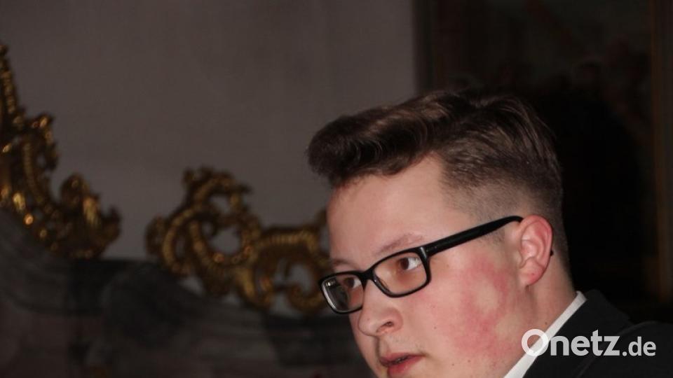 Durfte erstmals dirigieren, der junge Stefan Sölch, der dabei eine gute Figur abgab.