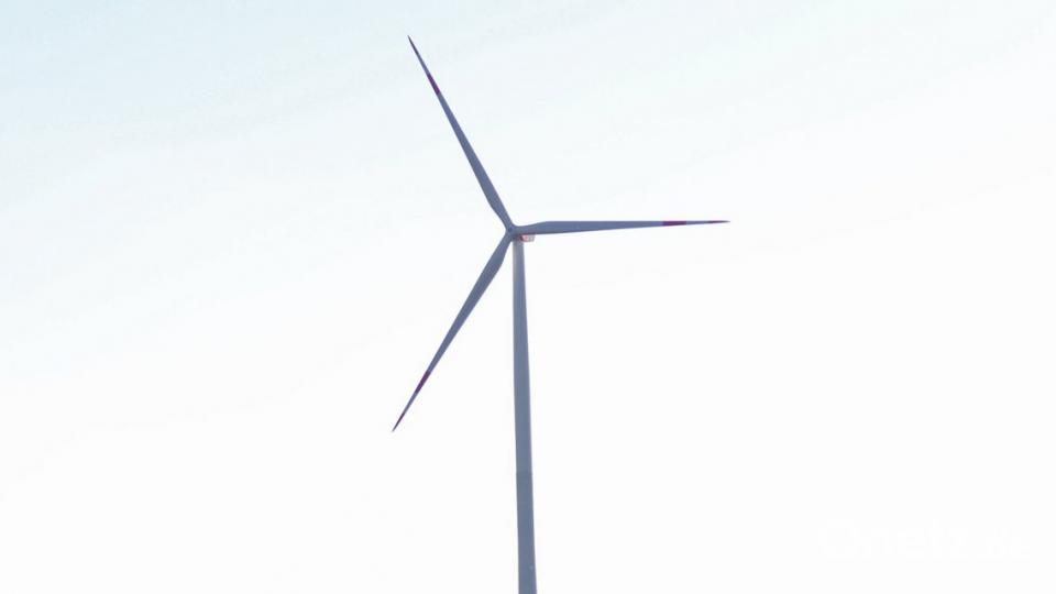 Windkraft trifft auf Landwirtschaft. Die Akademie Ostbayern-Böhmen setzt sich im Jahresprogramm mit der Energiewende auseinander.