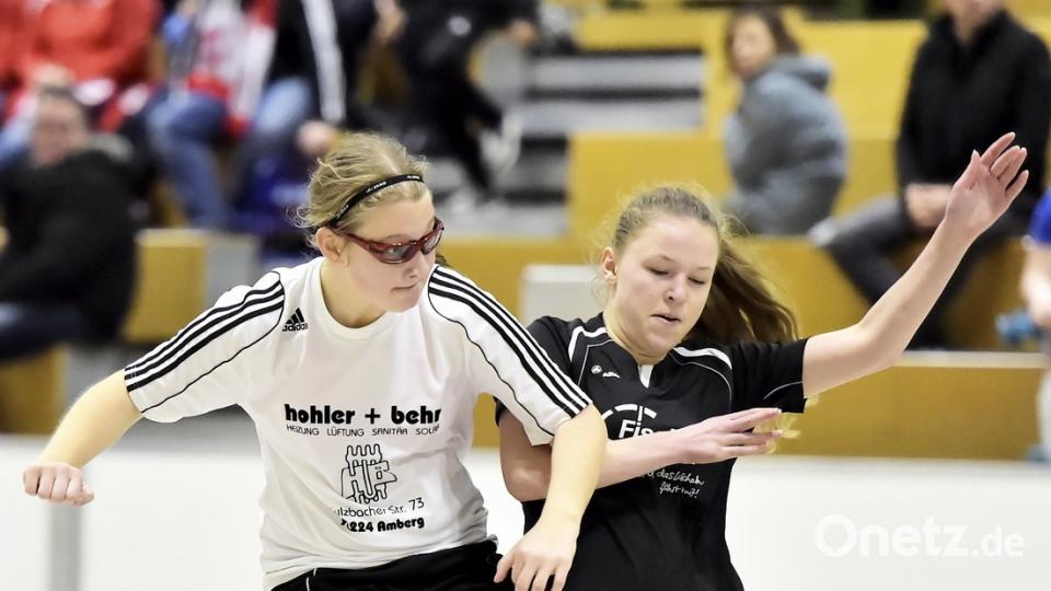 B-Juniorinnen Turnier des TUS Rosenberg am 13.01.2018
in der Halle der Krötensee Schule

Szene aus dem Spiel des SV Lauterhofen (rechts) gegen den TSV Theuern zg
